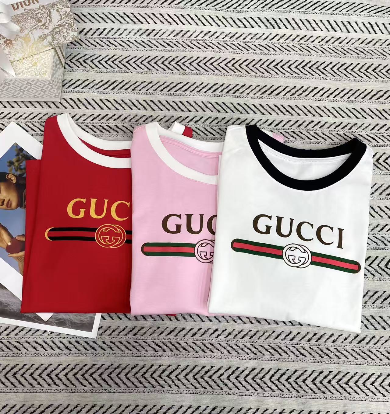 GUCC1 フリルレターTシャツ【50％割引+送料無料】