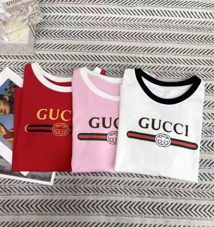 GUCC1 フリルレターTシャツ【50％割引+送料無料】