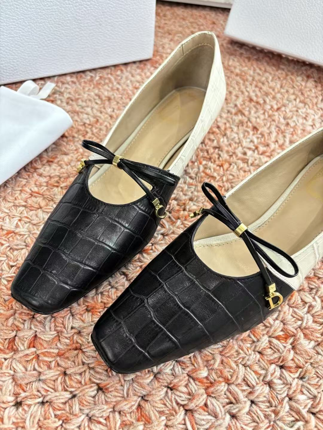 DI0R高品質CDレザーローヒールシューズ【50％割引+送料無料】