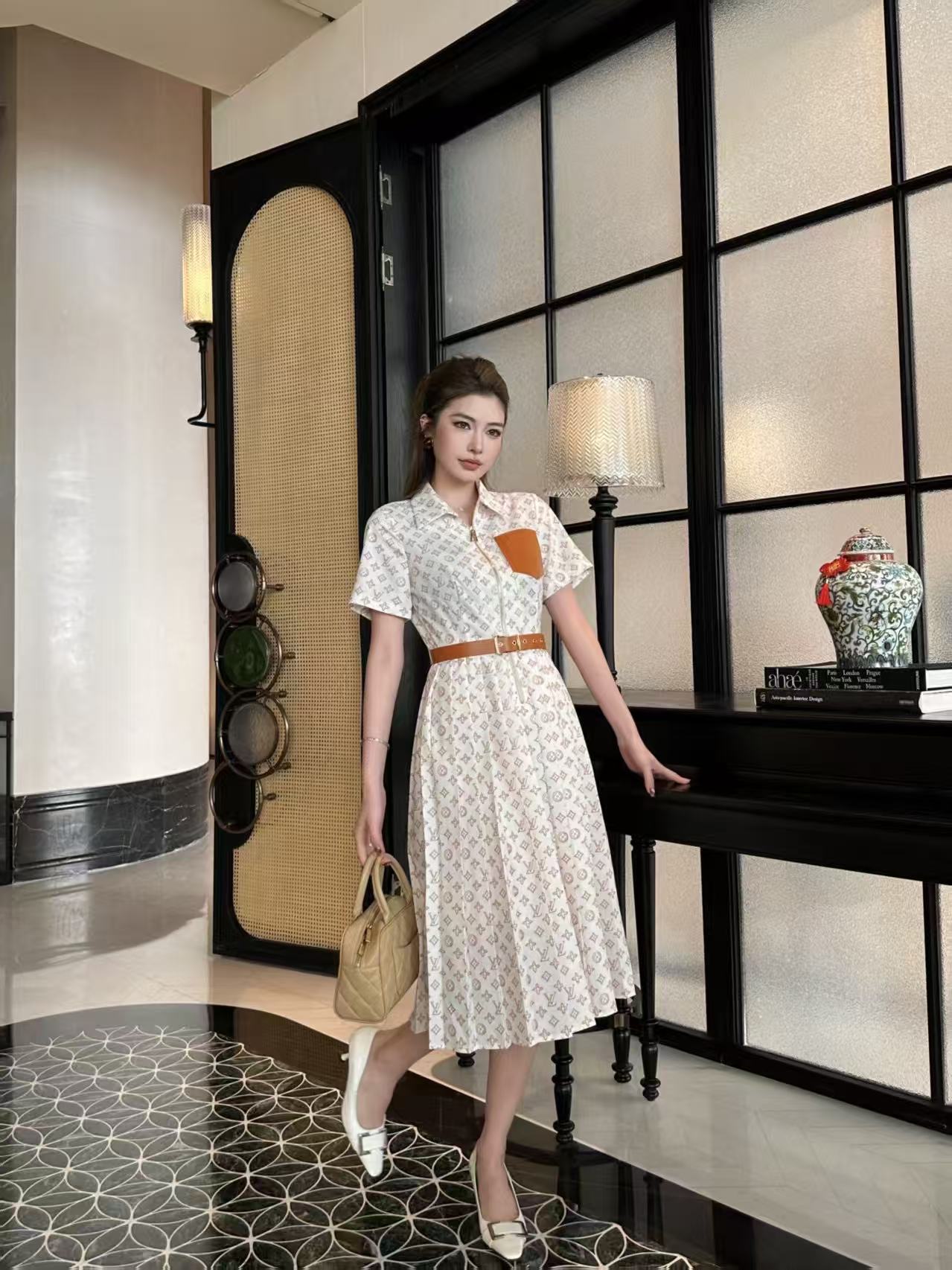 LVプリント柄の半袖ワンピース【50％割引+送料無料】