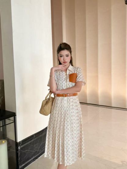 LVプリント柄の半袖ワンピース【50％割引+送料無料】