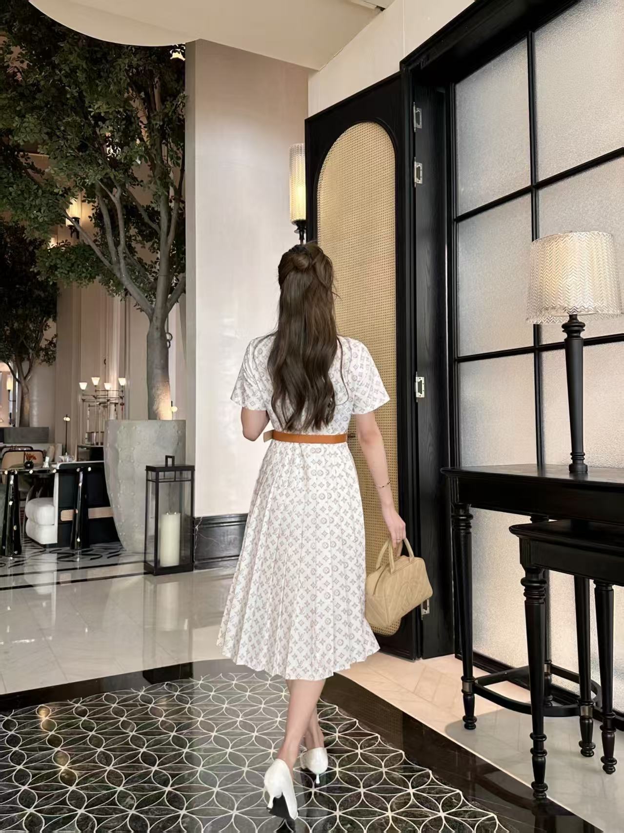 LVプリント柄の半袖ワンピース【50％割引+送料無料】