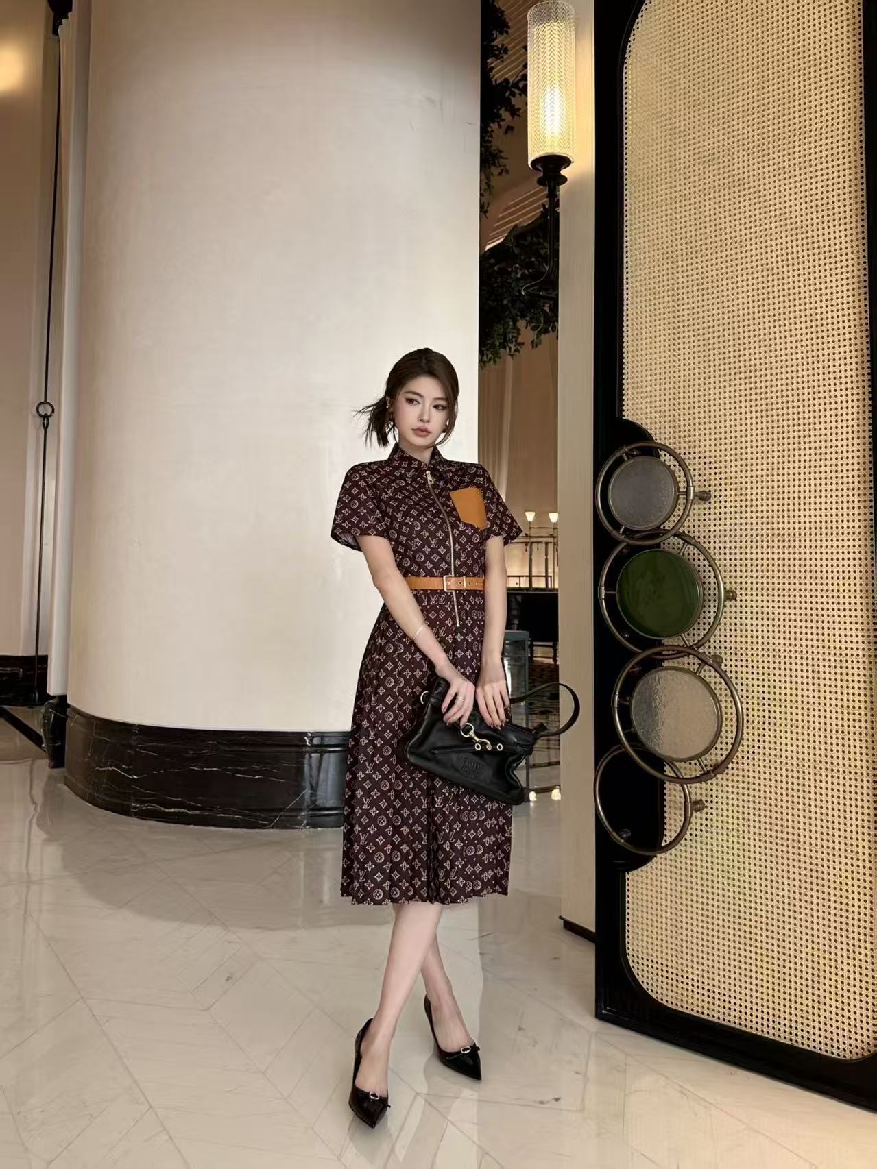 LVプリント柄の半袖ワンピース【50％割引+送料無料】