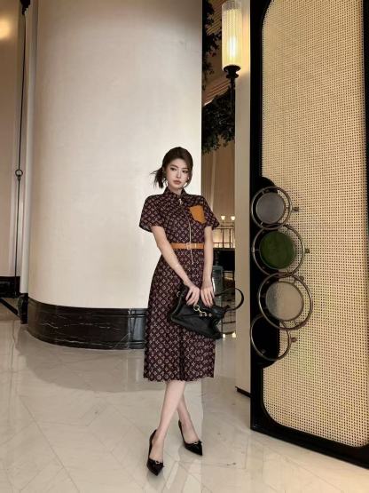 LVプリント柄の半袖ワンピース【50％割引+送料無料】