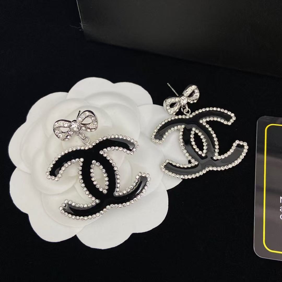 CHANE1 ダブルC バタフライ ダイヤモンド スタッドピアス【50％割引+送料無料】