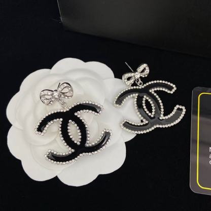 CHANE1 ダブルC バタフライ ダイヤモンド スタッドピアス【50％割引+送料無料】