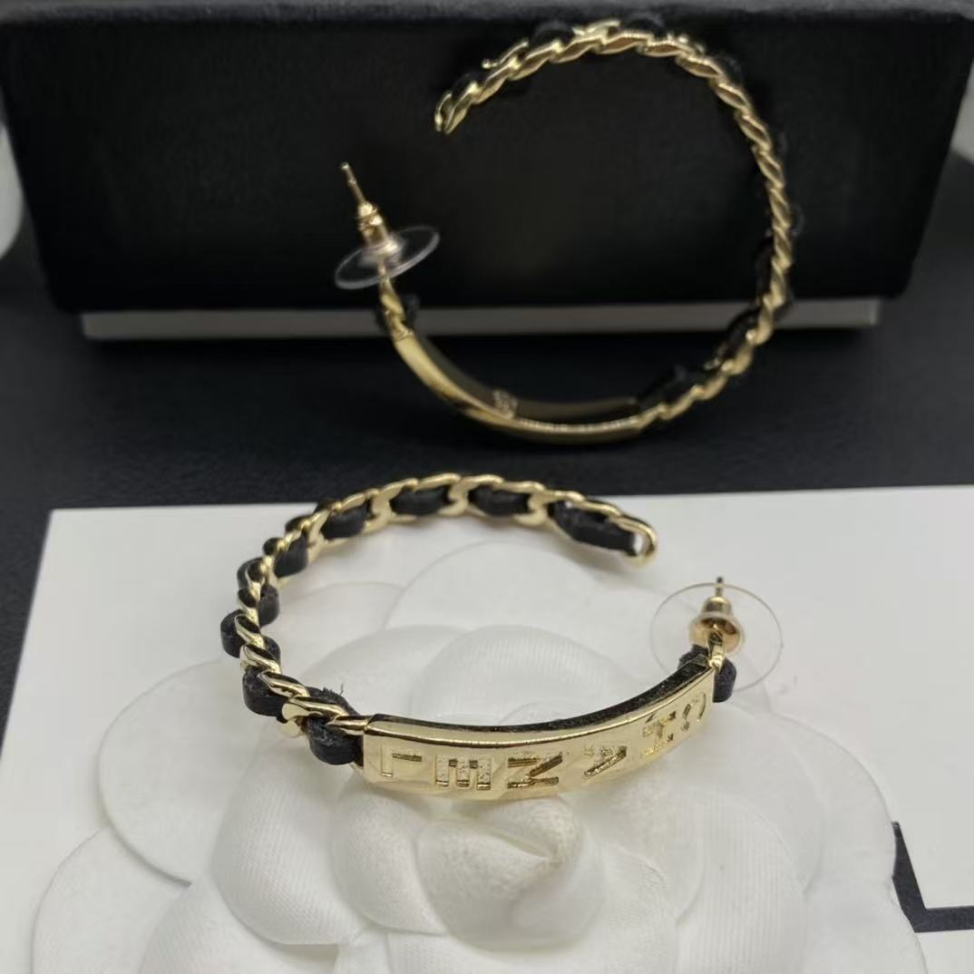 CHANE1ロゴ入りレザーフープピアス【50％割引+送料無料】