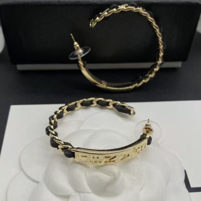 CHANE1ロゴ入りレザーフープピアス【50％割引+送料無料】