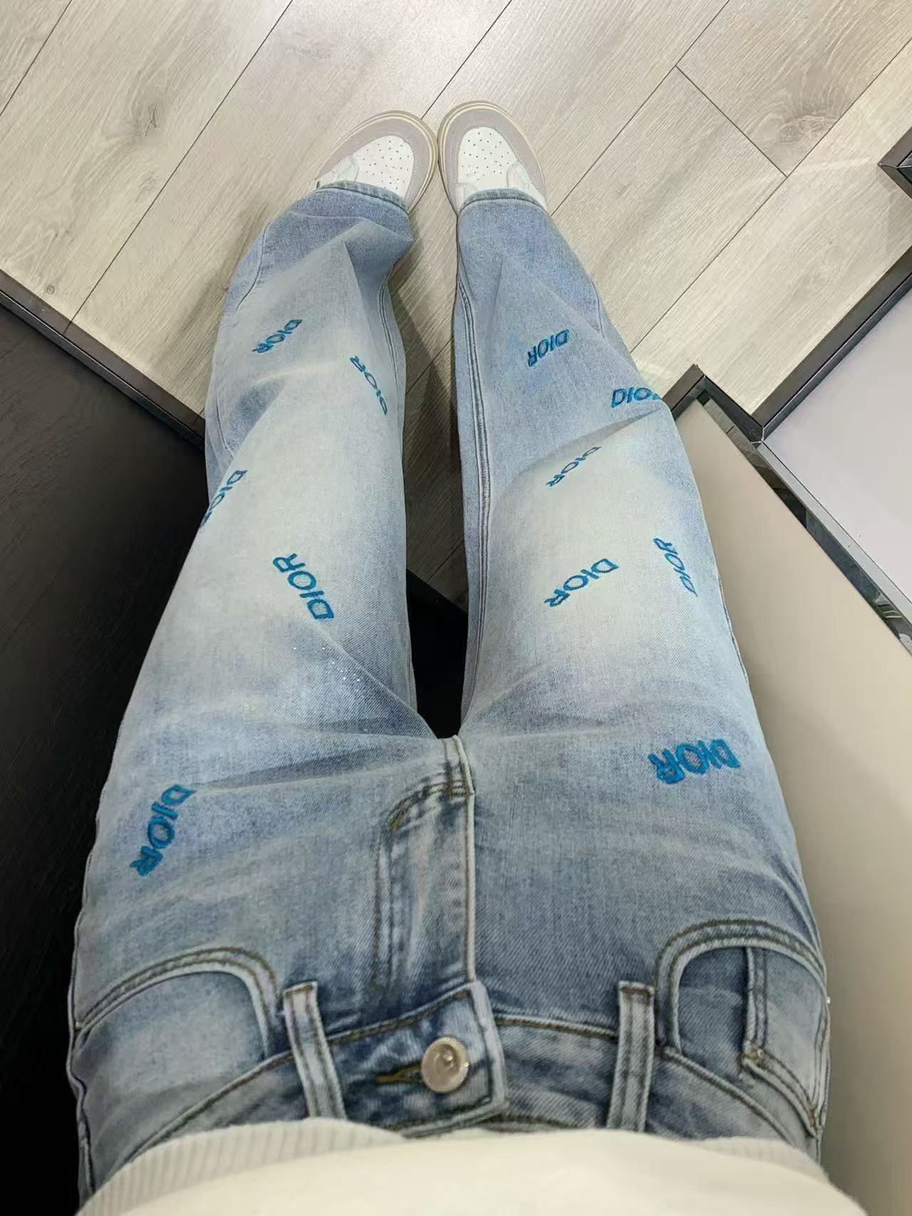 DI0R刺繍入りレタージーンズ【50％割引+送料無料】