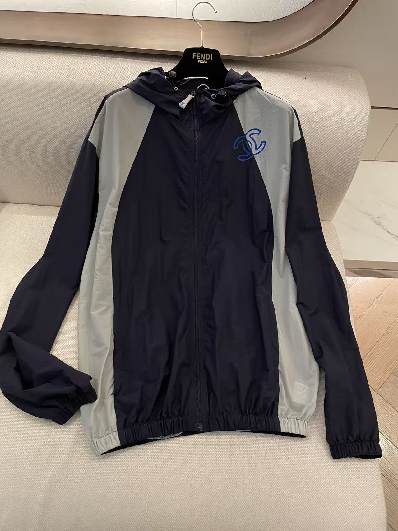 CHANE1 ダブルC フード付きレター入り日焼け防止ジャケット【50％割引+送料無料】