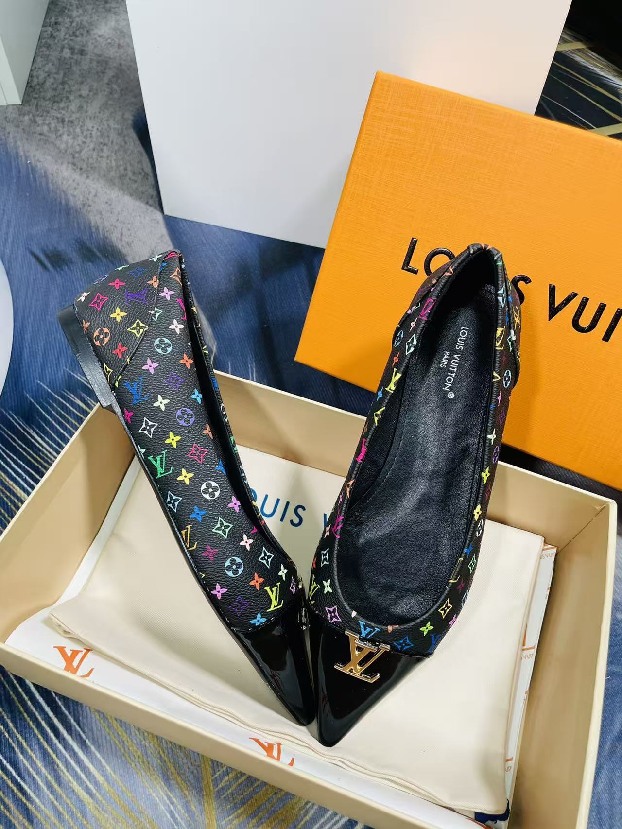 LV高品質プリント牛革フラットシューズ【50％割引+送料無料】