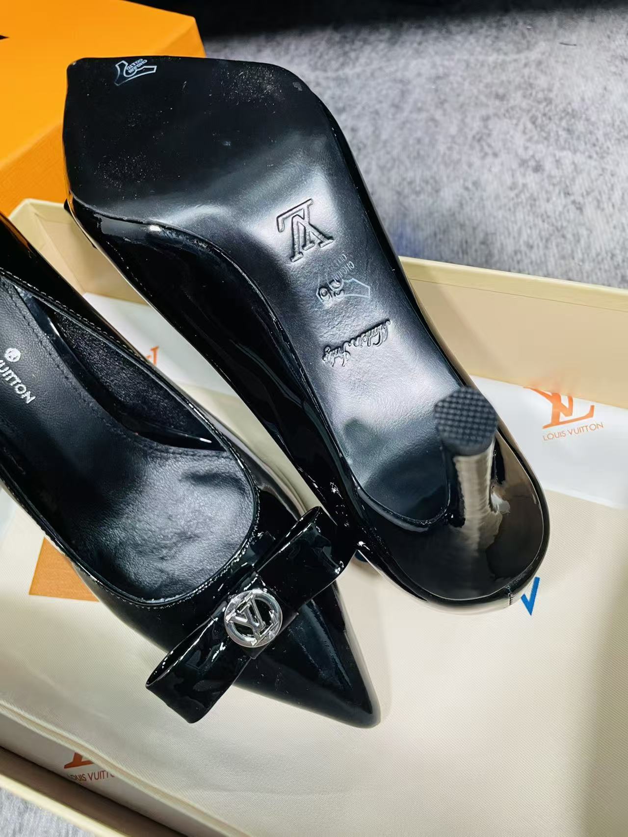 LV高品質のエナメルレザー製ハイヒール【50％割引+送料無料】