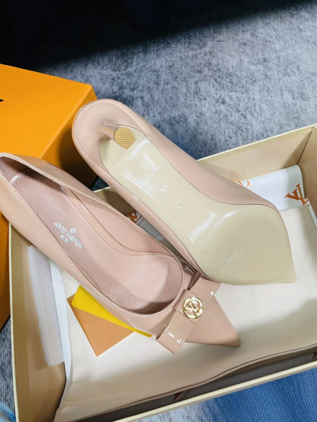 LV高品質のエナメルレザー製ハイヒール【50％割引+送料無料】