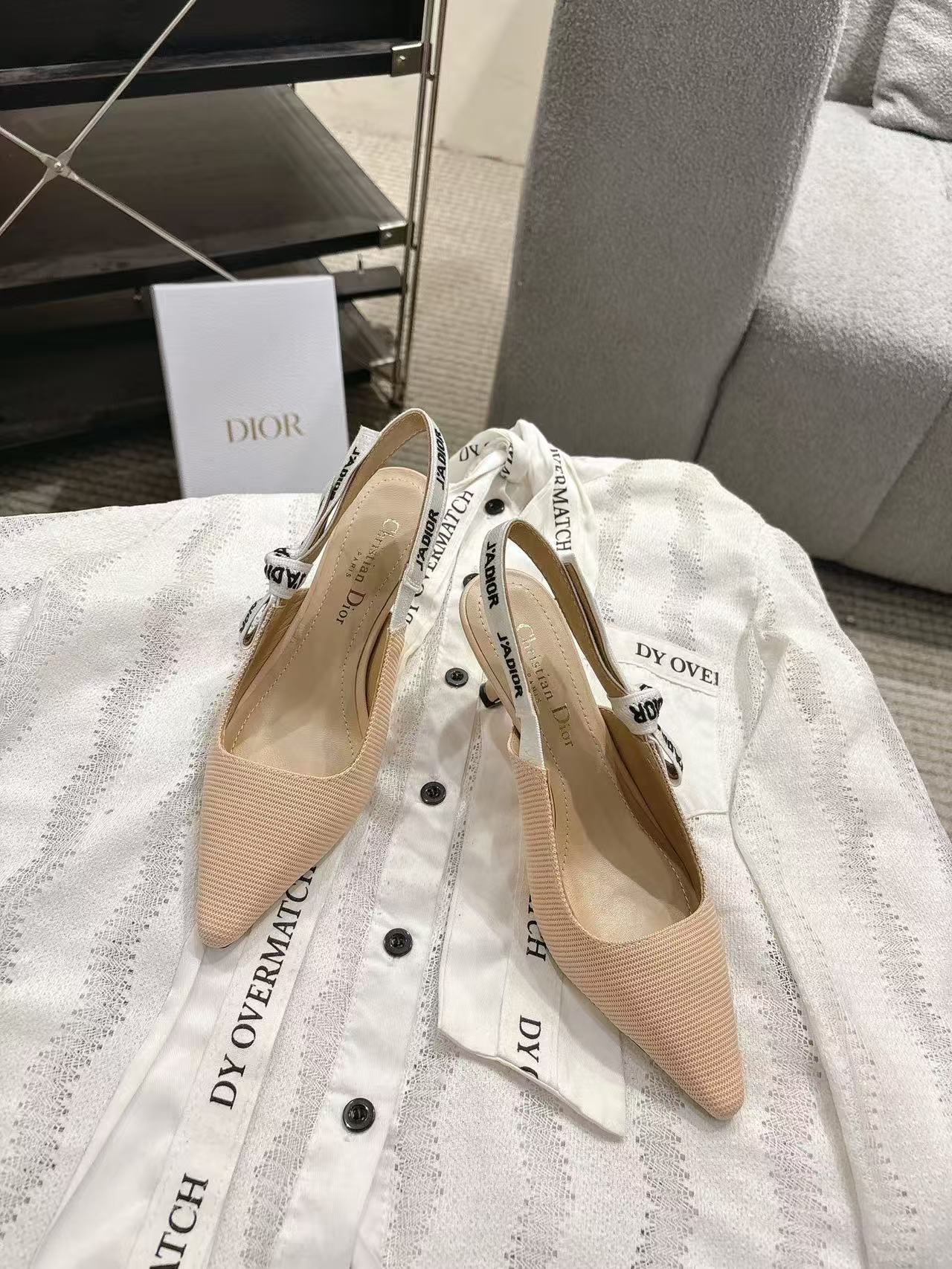 DI0R高品質のポインテッドトゥのローヒールシューズ【50％割引+送料無料】