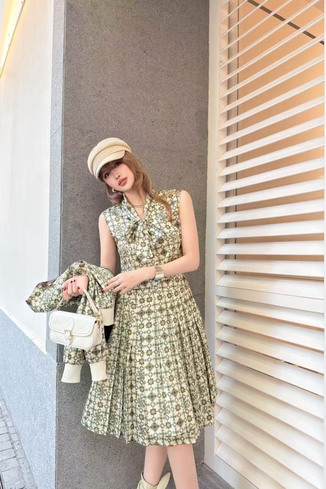 LVプリント柄のベストとスカートのツーピースセット【50％割引+送料無料】