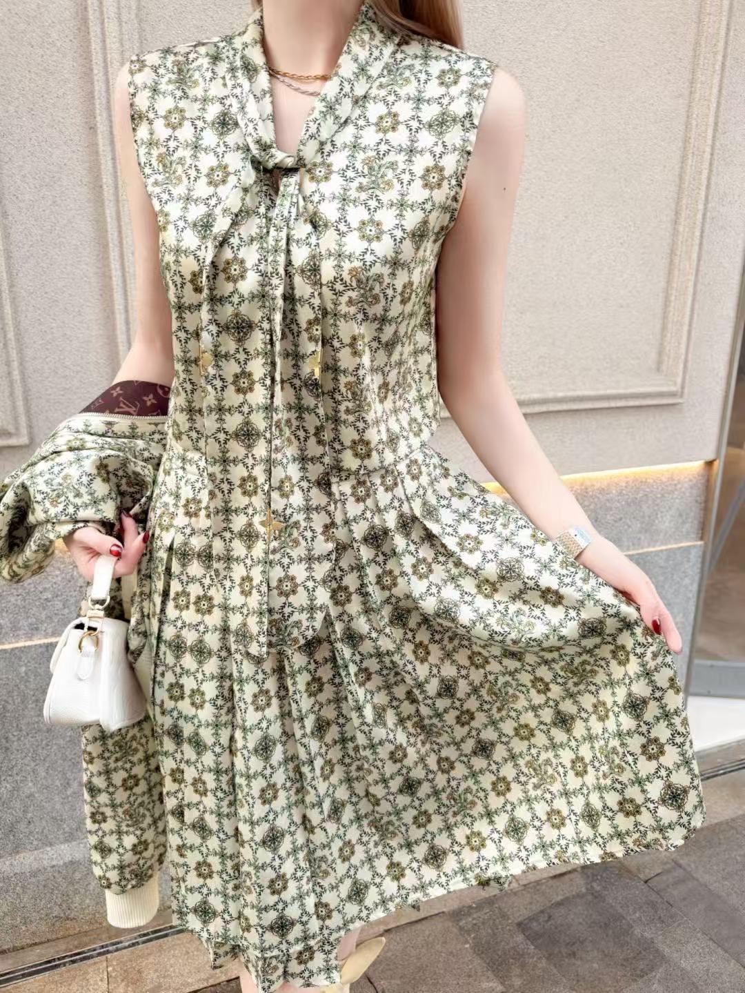 LVプリント柄のベストとスカートのツーピースセット【50％割引+送料無料】