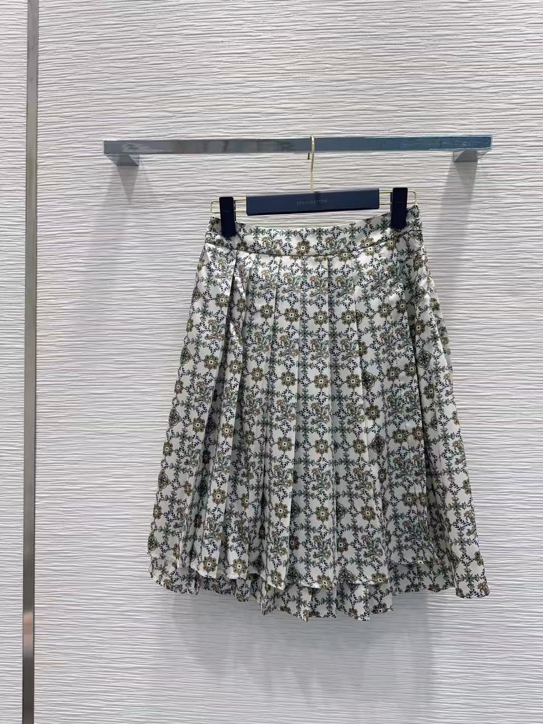 LVプリント柄のベストとスカートのツーピースセット【50％割引+送料無料】