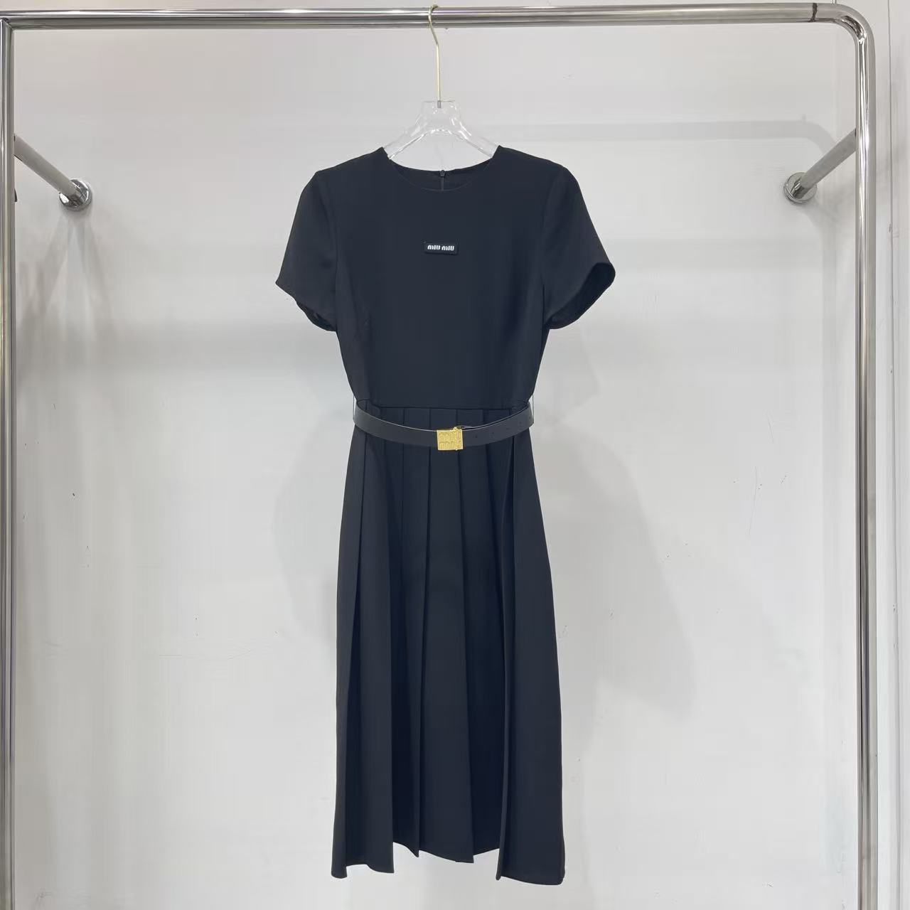 M1UM1U 高品質シンプルレタードレス【50％割引+送料無料】