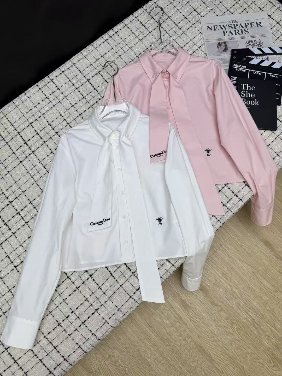 DI0R刺繍入りレターシャツ【50％割引+送料無料】