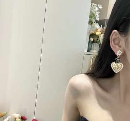 CHANE1 ダブルCハートダイヤモンドスタッドピアス【50％割引+送料無料】