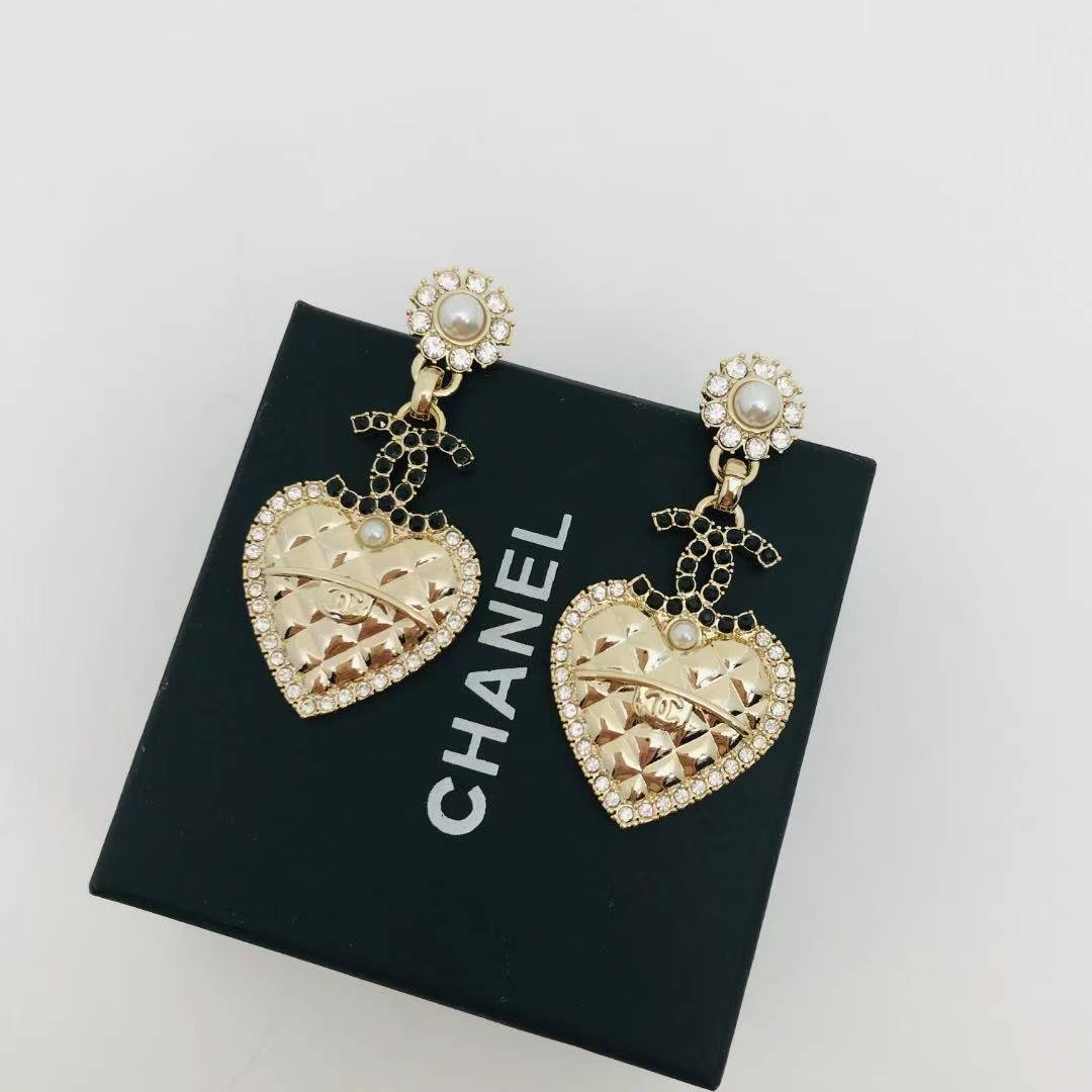 CHANE1 ダブルCハートダイヤモンドスタッドピアス【50％割引+送料無料】