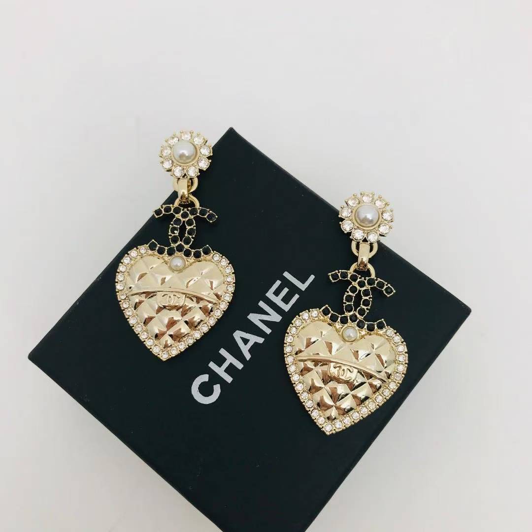 CHANE1 ダブルCハートダイヤモンドスタッドピアス【50％割引+送料無料】