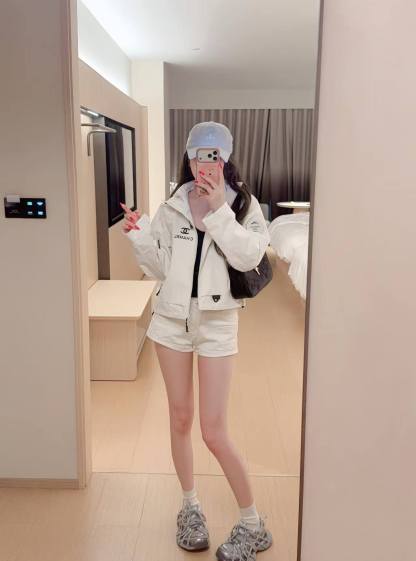 CHANE1 ダブルC フード付きジャケット【50％割引+送料無料】