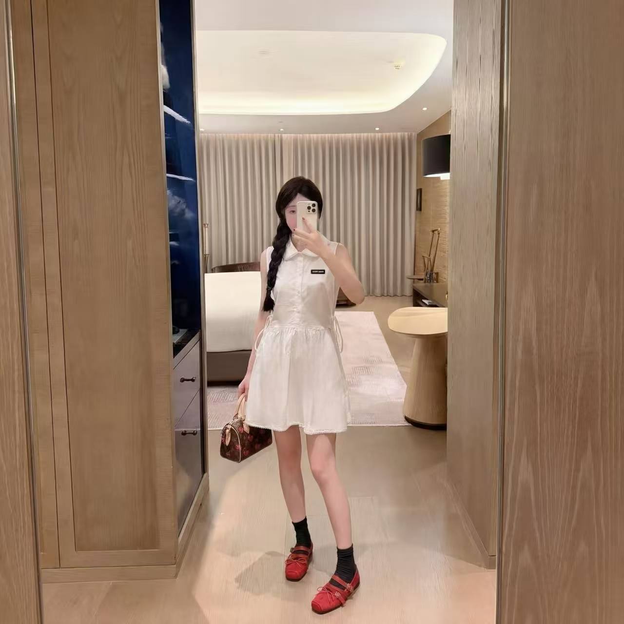 M1UM1U レーストリム ノースリーブドレス【50％割引+送料無料】