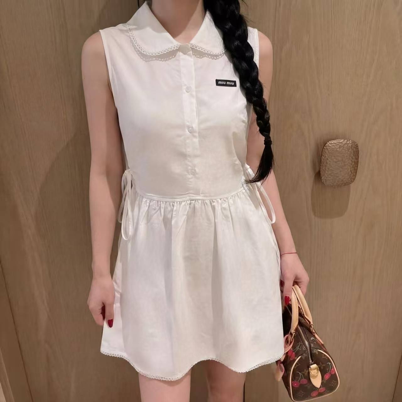 M1UM1U レーストリム ノースリーブドレス【50％割引+送料無料】