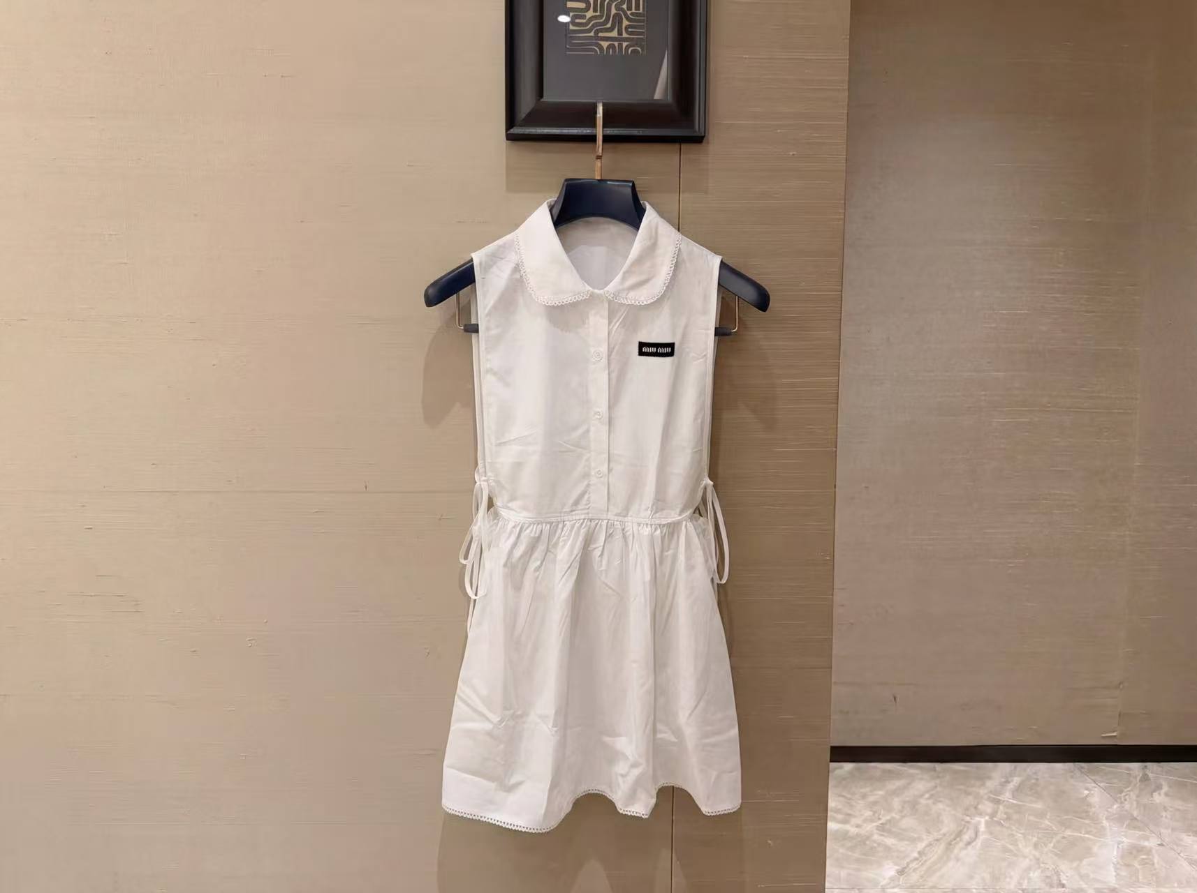 M1UM1U レーストリム ノースリーブドレス【50％割引+送料無料】