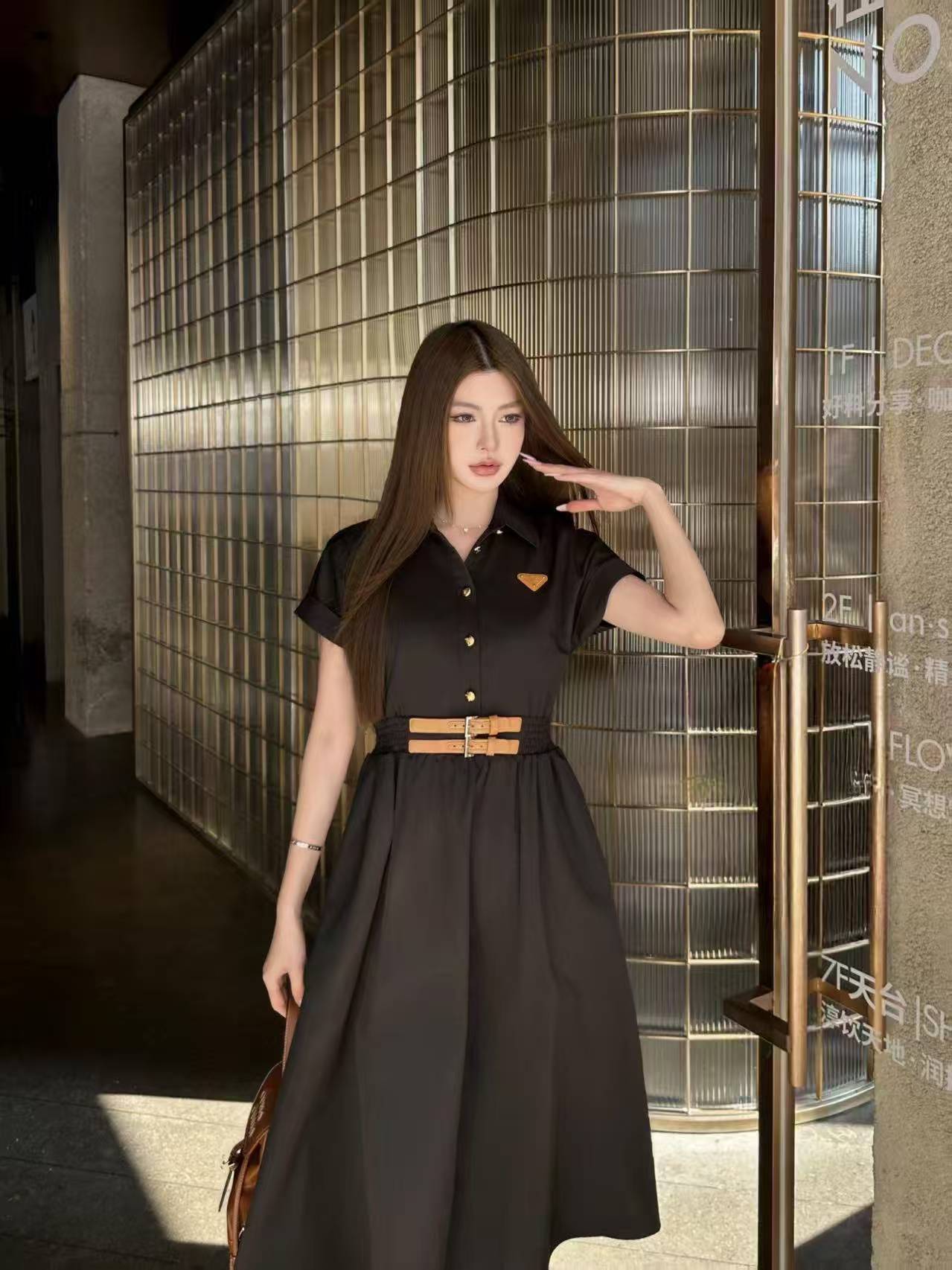 PR4DA トライアングルロゴ入り半袖ドレス【50％割引+送料無料】