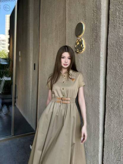 PR4DA トライアングルロゴ入り半袖ドレス【50％割引+送料無料】