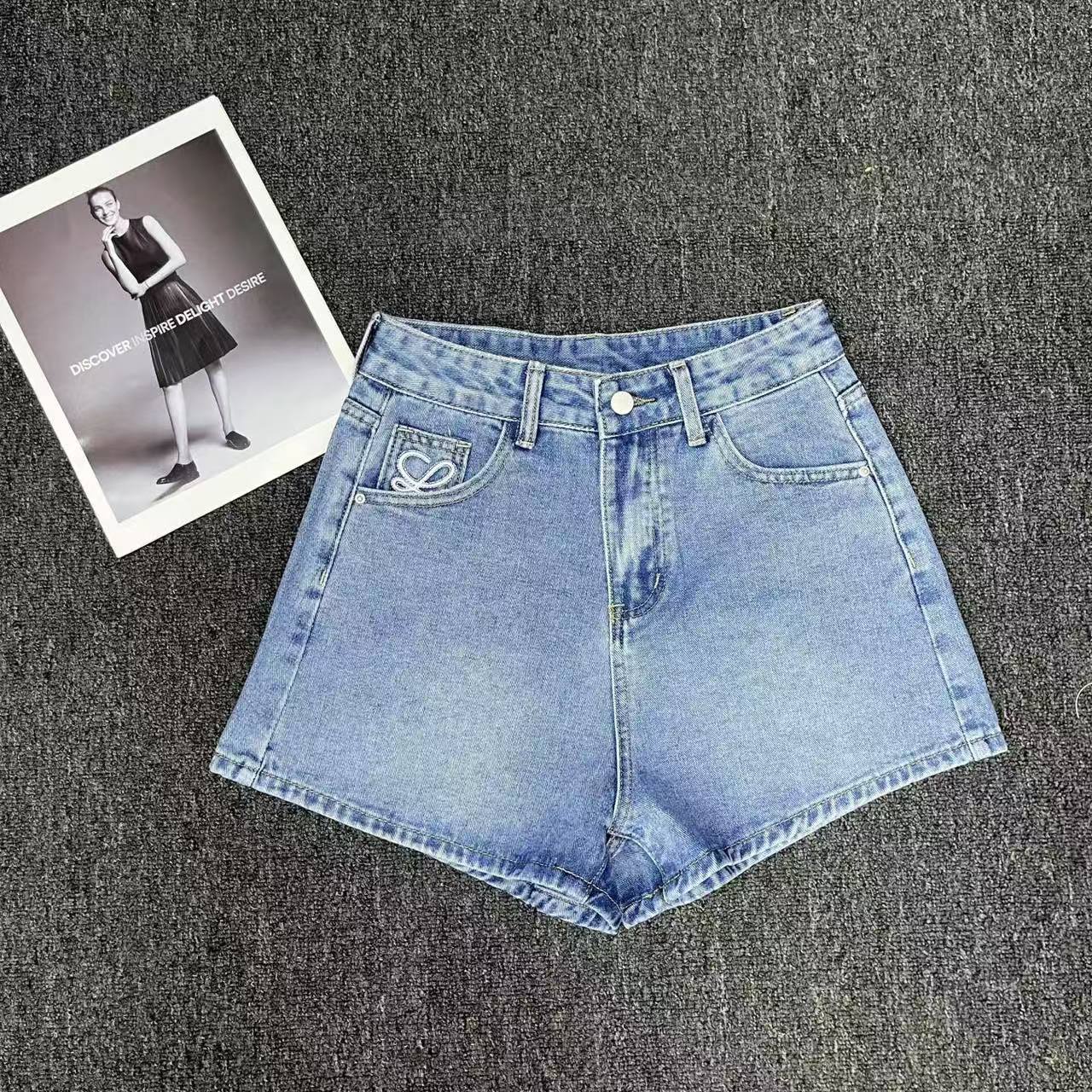 LOEWE ロゴ刺繍 デニムショートパンツ【50％割引+送料無料】