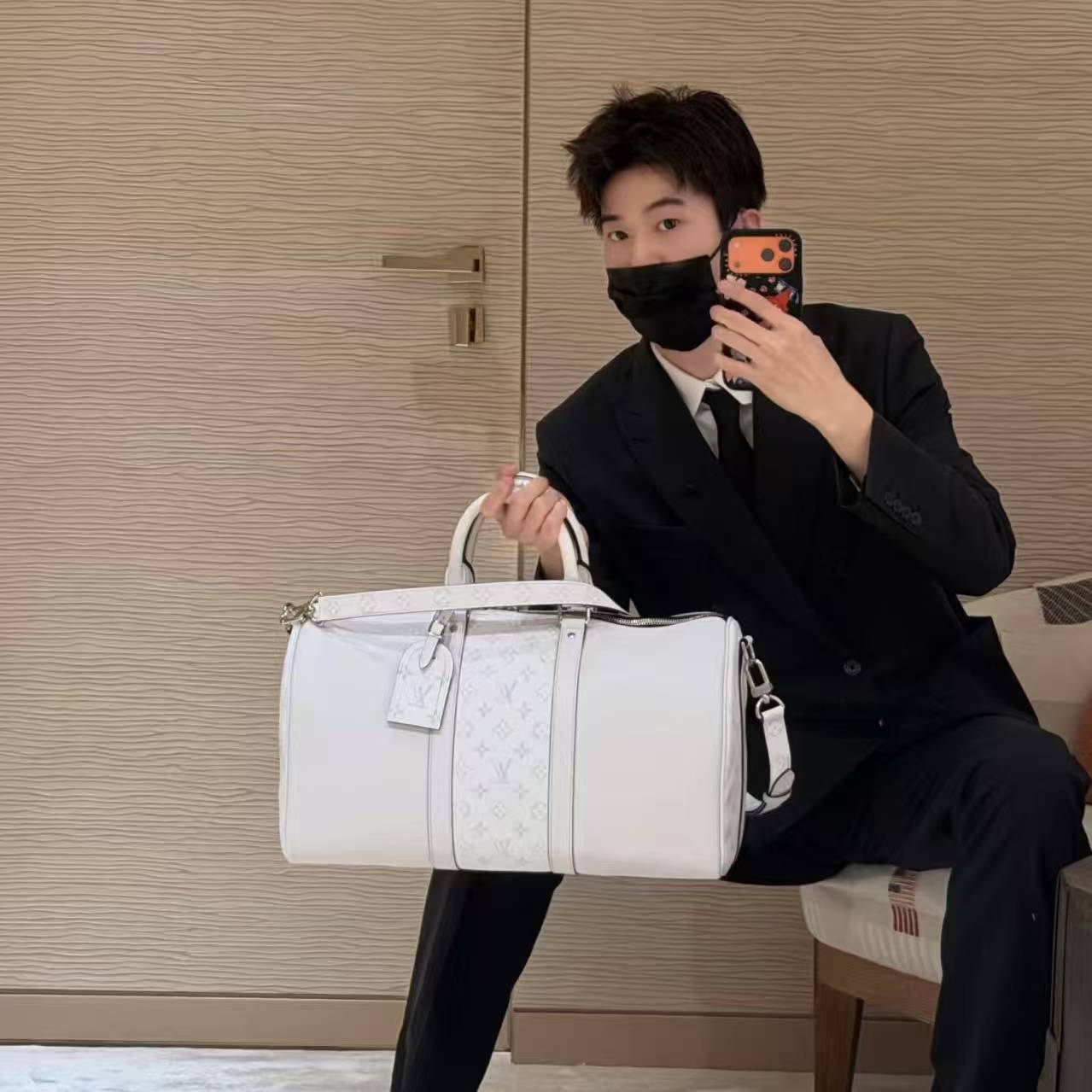 LV ホワイト・トラベルバッグ【50％割引+送料無料】