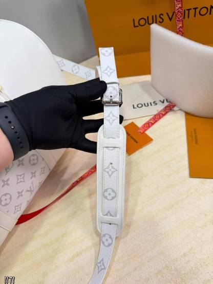 LV ホワイト・トラベルバッグ【50％割引+送料無料】