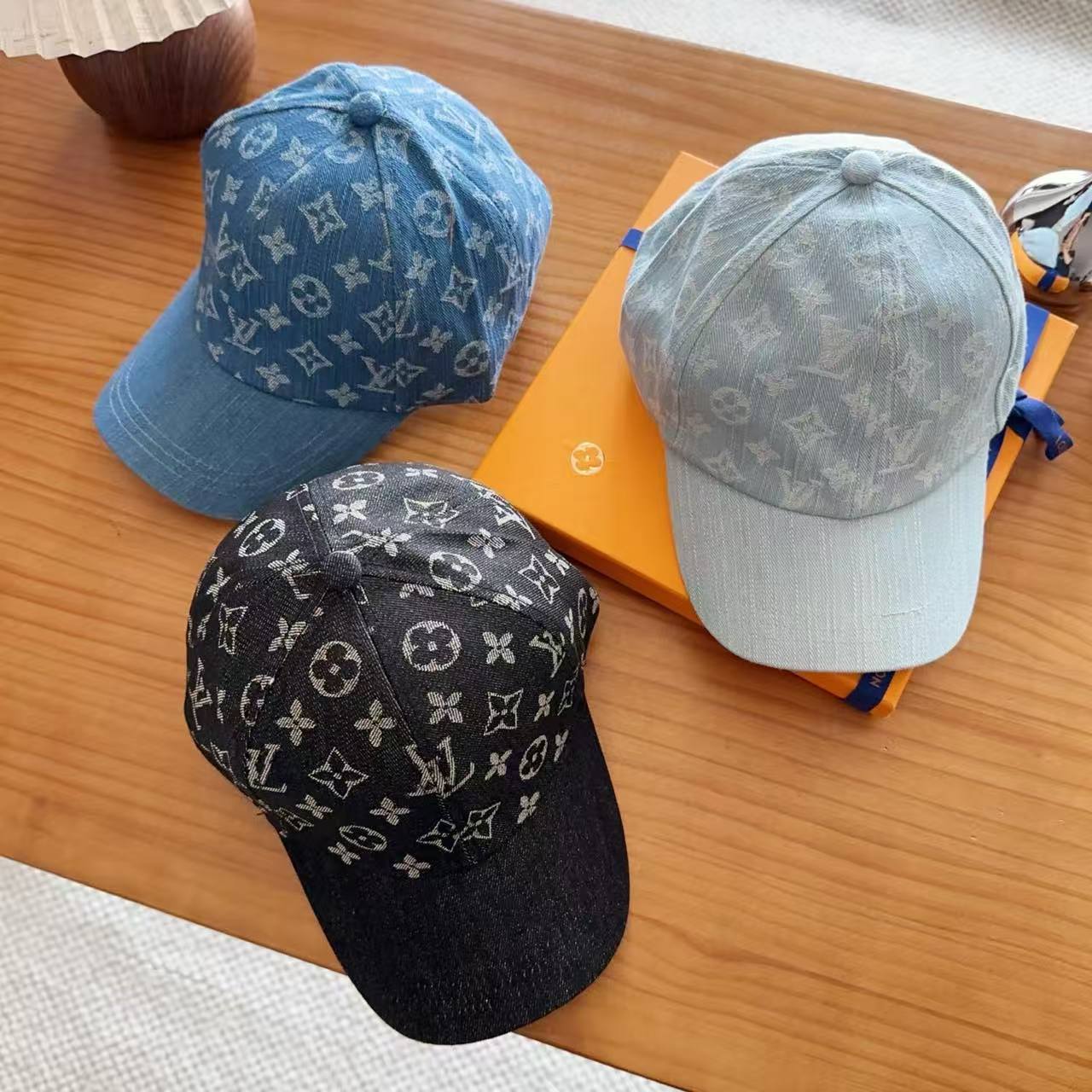 LV デニムプリント・ベースボールキャップ【50％割引+送料無料】