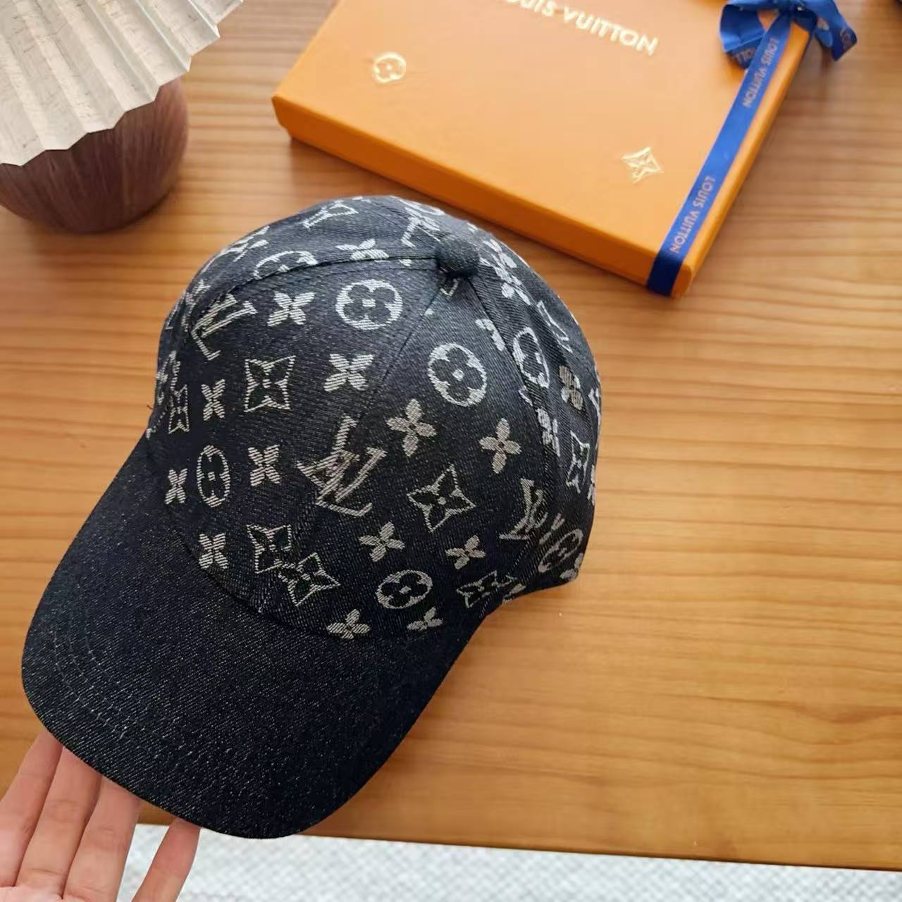 LV デニムプリント・ベースボールキャップ【50％割引+送料無料】