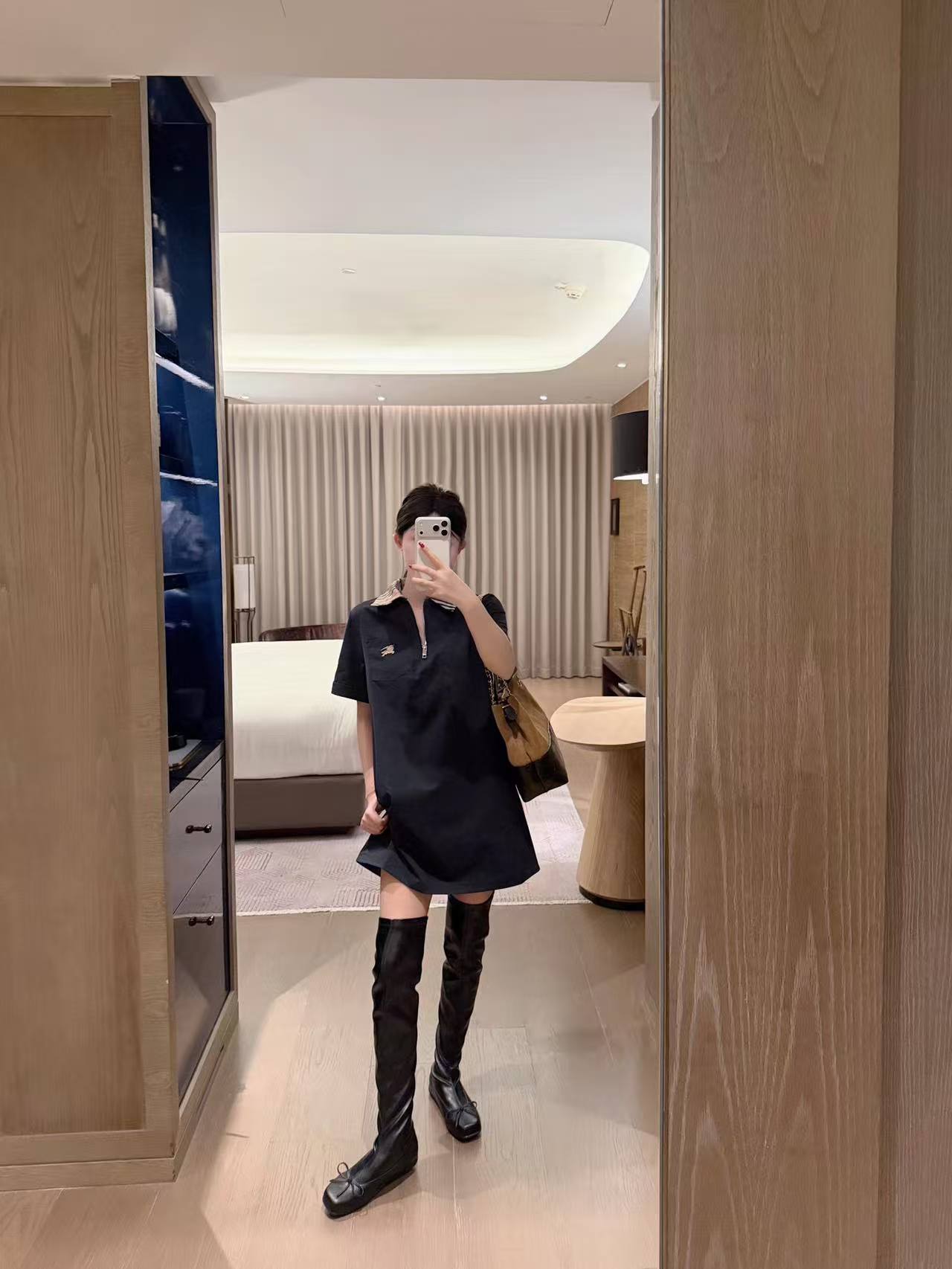 BUR8ERRY 刺繍ロゴ入り半袖ドレス【50％割引+送料無料】