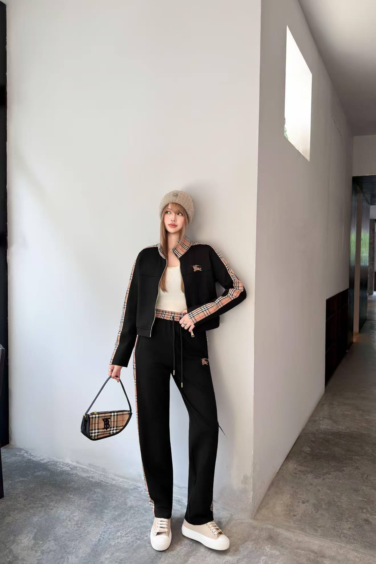 BUR8ERRY ジップアップジャケット＋パンツ ツーピースセット【50％割引+送料無料】