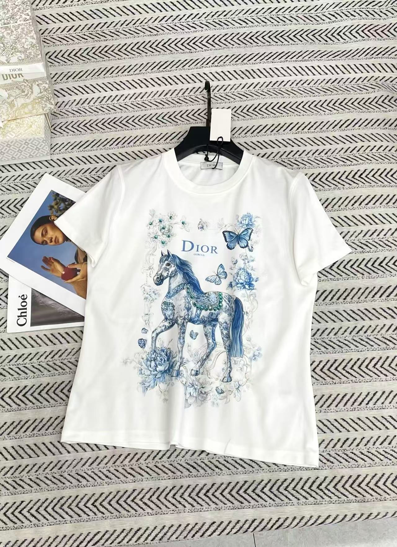DIOR プリントTシャツ（ビーズ刺繍の蝶モチーフ）【50％割引+送料無料】