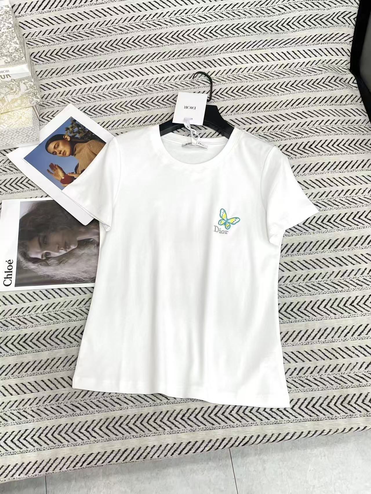 DIOR 蝶の刺繍入りレタリングTシャツ【50％割引+送料無料】