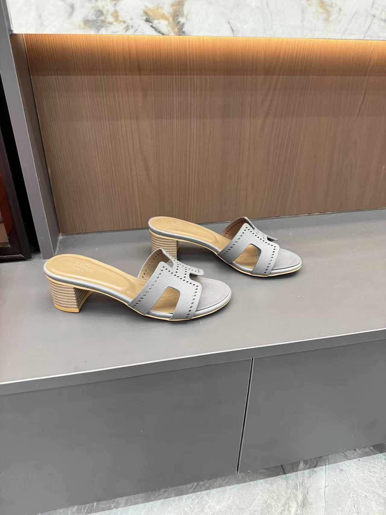 HERME5カットアウトレザー・ローヒールシューズ【50％割引+送料無料】