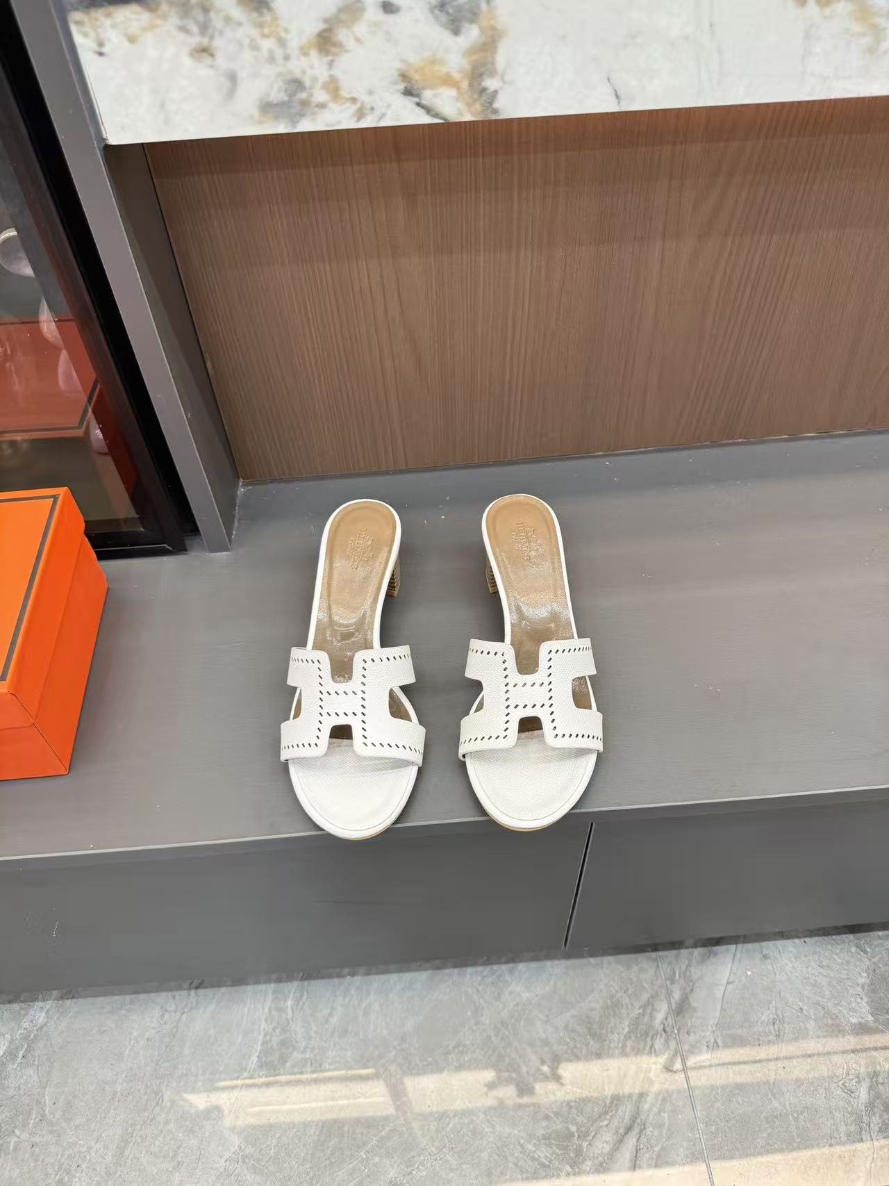 HERME5カットアウトレザー・ローヒールシューズ【50％割引+送料無料】