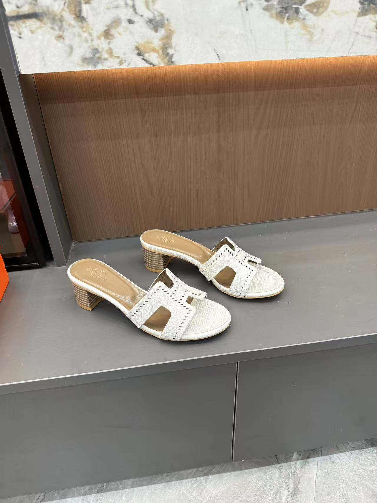 HERME5カットアウトレザー・ローヒールシューズ【50％割引+送料無料】