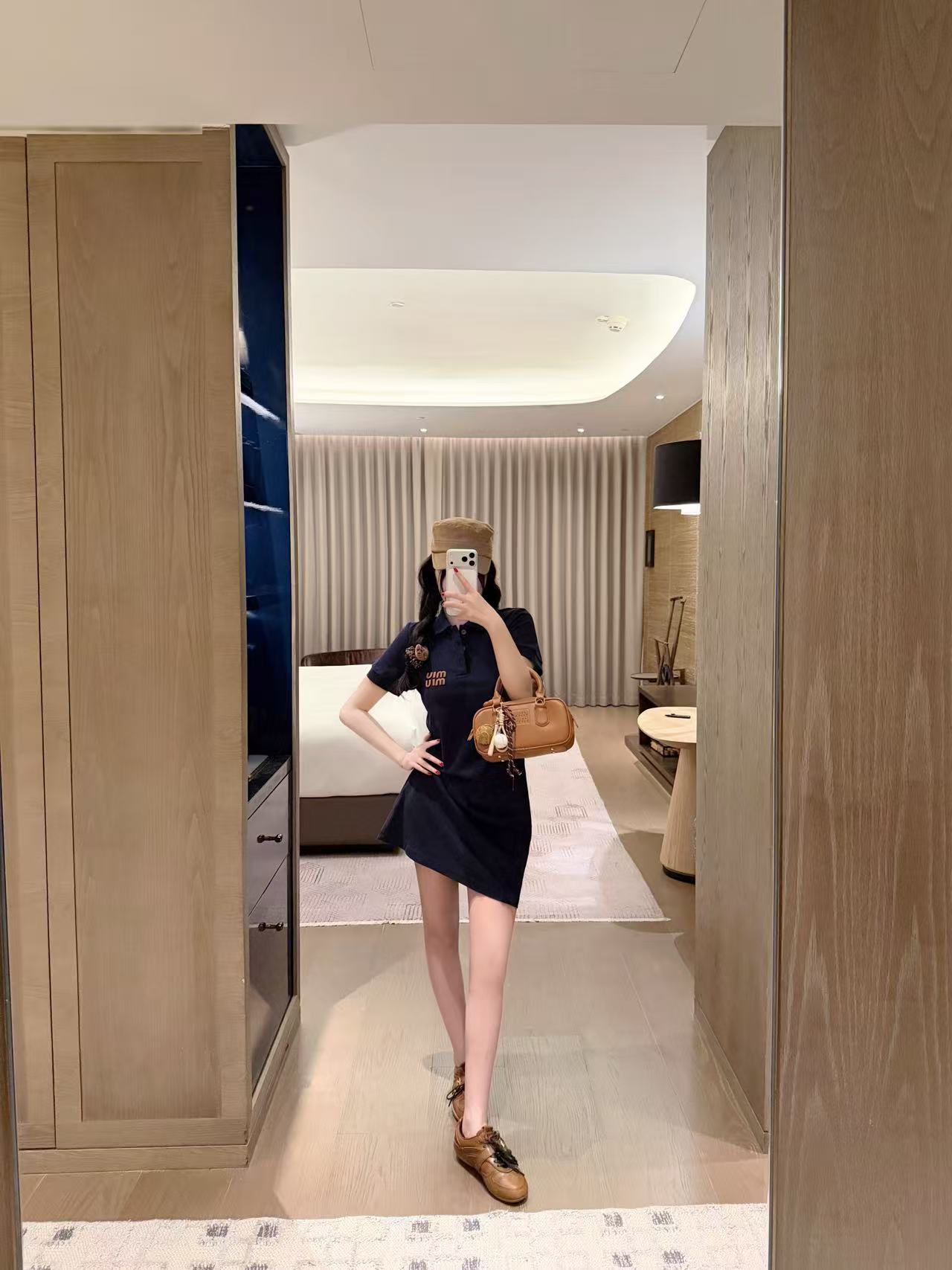 M1UM1U 刺繍入りレタードレス【50％割引+送料無料】