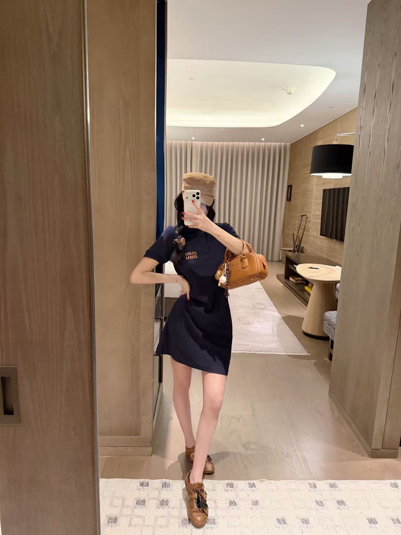 M1UM1U 刺繍入りレタードレス【50％割引+送料無料】