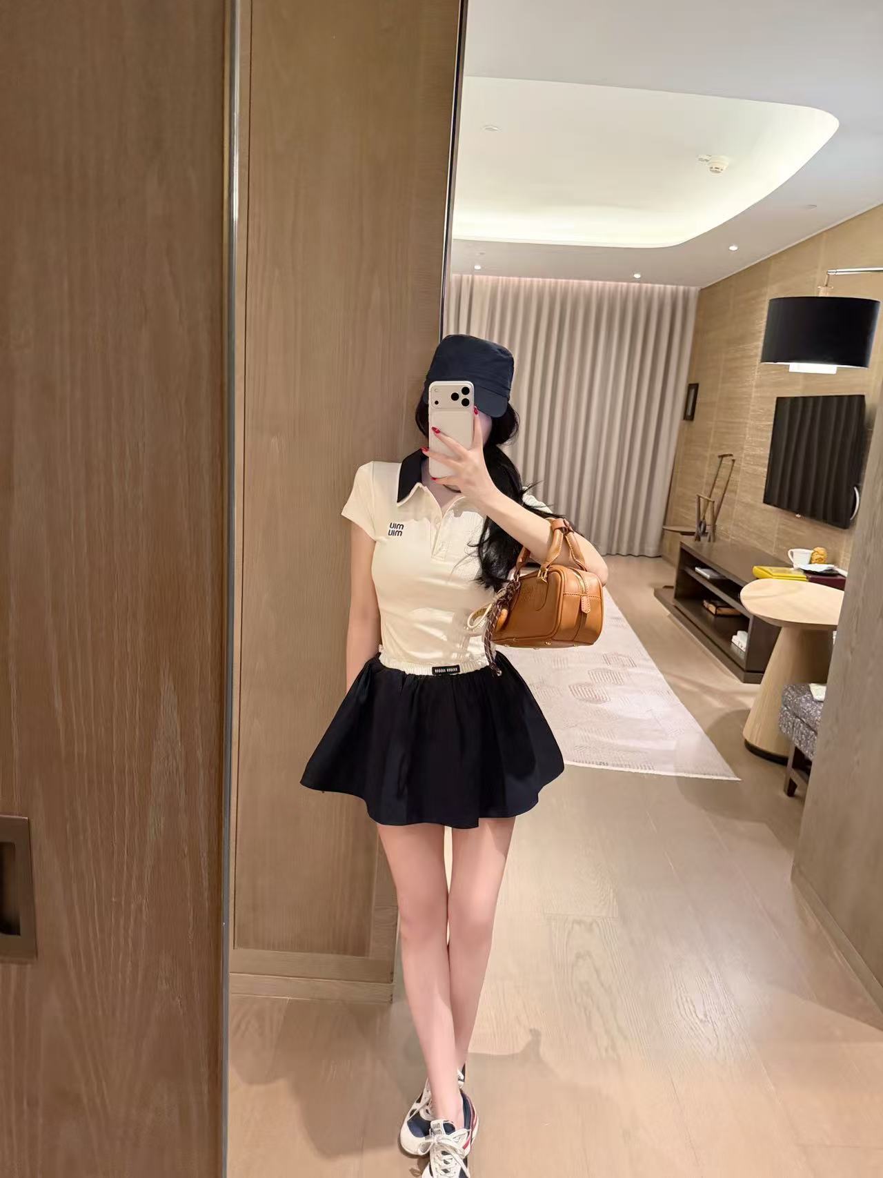 M1UM1U 刺繍ロゴ入りトップス＆スカート 2点セット【50％割引+送料無料】