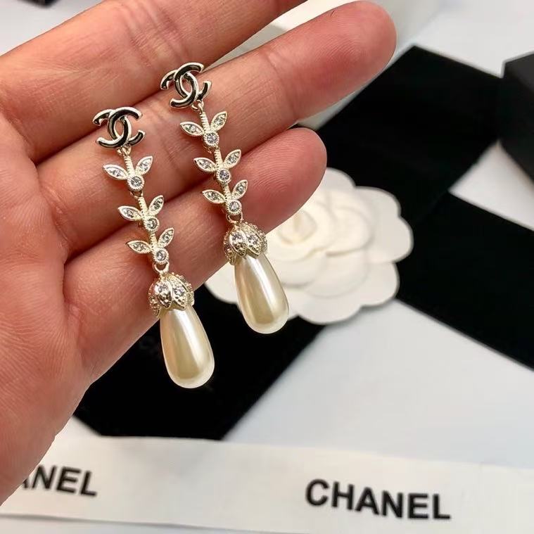 CHANE1 ダブルC ダイヤモンドスタッドピアス【50％割引+送料無料】