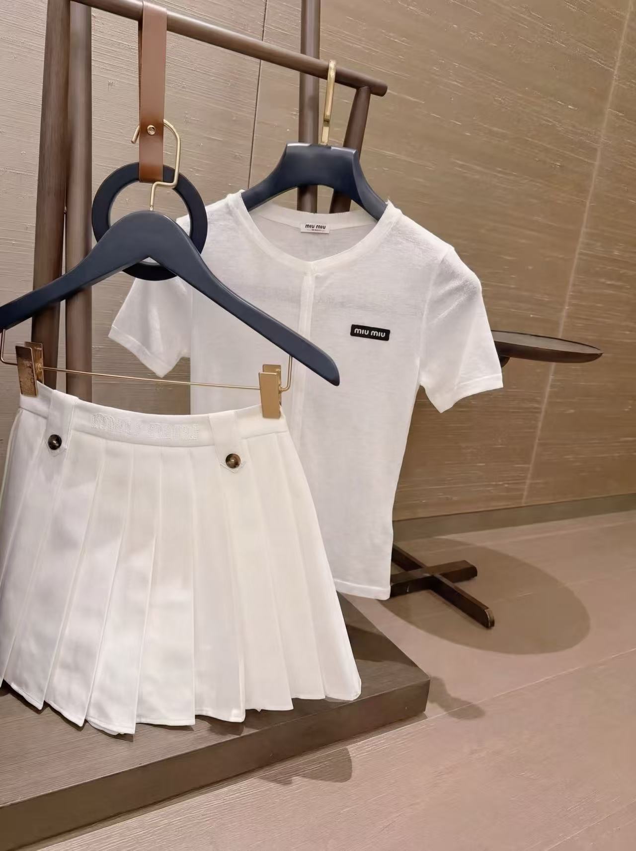 M1UM1U シンプルなTシャツ＋スカートのツーピースセット【50％割引+送料無料】