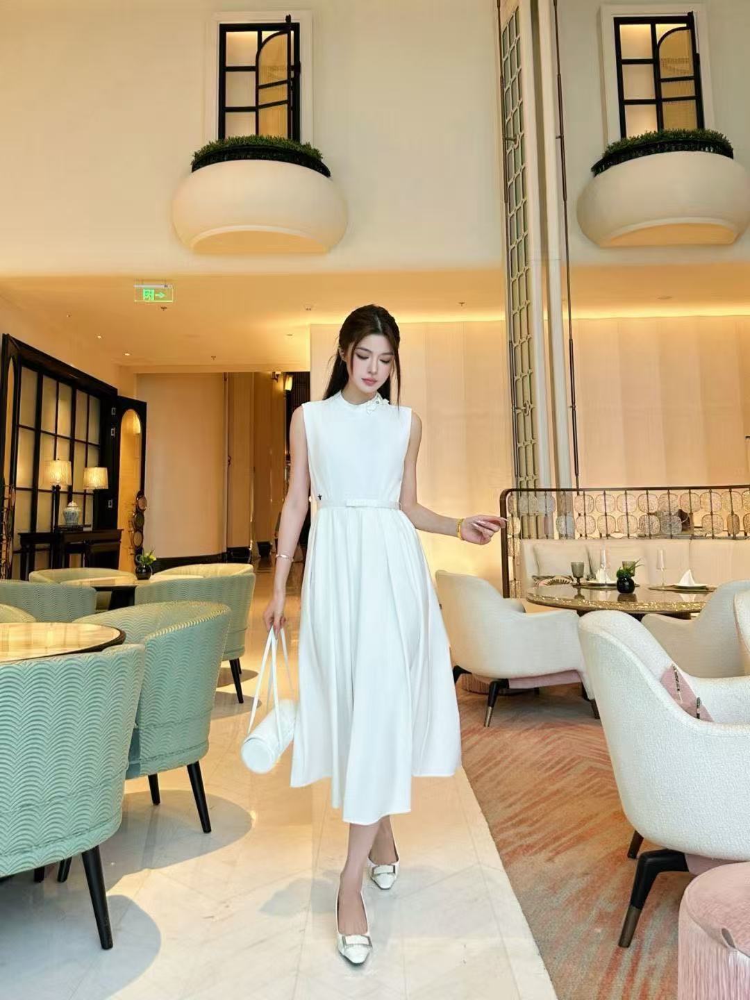 DI0Rスタンドカラーのノースリーブドレス【50％割引+送料無料】